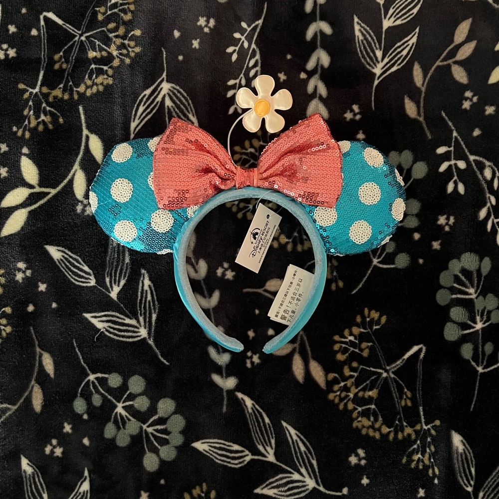 NWT. Disney Parks Blue Polkadots Minnie Mouse Ears.